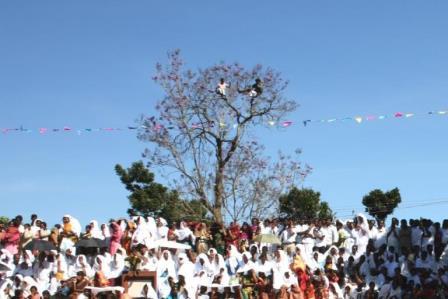 Nilgiri People Spectators Jedayasamy Festival Firewalk