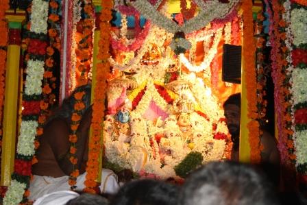 Murogans marriage 50 Rupees placed in his lap