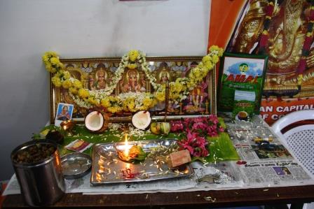 Office altar with money-offering